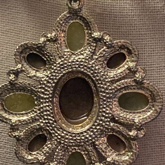 Vintage / Memory wire choker with a large medallion pendant. - Picture 3 of 4